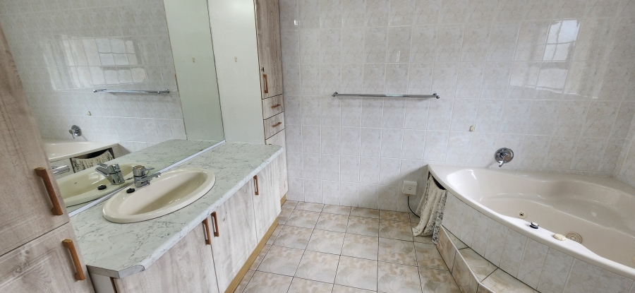 5 Bedroom Property for Sale in Dana Bay Western Cape